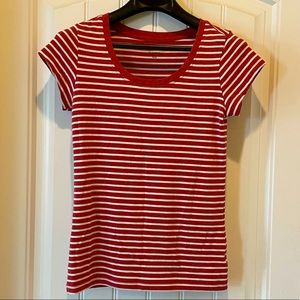 Scoop neck fitted women’s t-shirt by Tahari